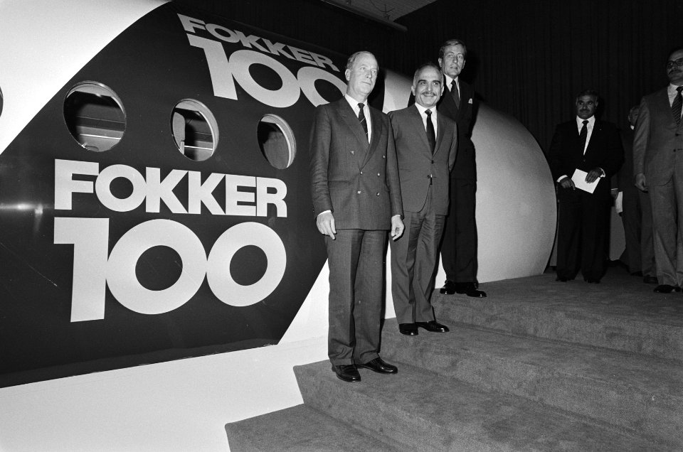 Koning Hoessein brengt bezoek aan Fokker na het bezoek aan Fokker vloog men met, Bestanddeelnr 933-1011
