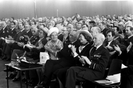 Koningin Juliana en prins Bernhard tijdens de bijeenkomst, Bestanddeelnr 927-9178
