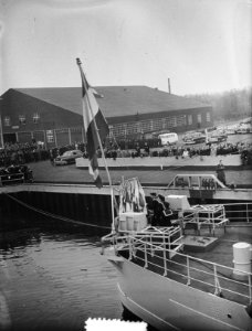 Koningin Juliana aanwezig bij het indienststellen van de kruiser Hr. Ms. De Ruy, Bestanddeelnr 906-1152