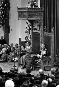 Koningin Juliana leest de troonrede in de Ridderzaal, rechts Prins Bernhard, Bestanddeelnr 922-7946
