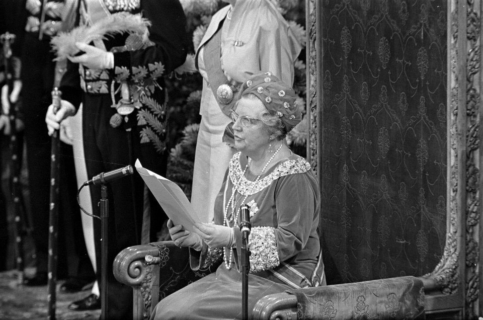 Koningin Juliana leest de Troonrede voor, Bestanddeelnr 921-6867
