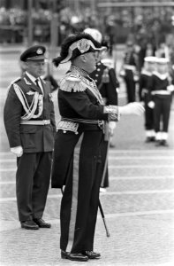 Koning Olav bij het Nationaal Monument, Bestanddeelnr 916-8569