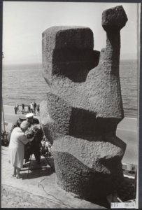 Koningin Juliana legt een krans, Bestanddeelnr 017-0016