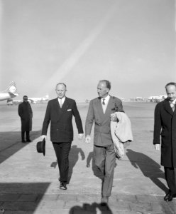 Koning Leopold en Prinses Rety uit New York op Schiphol, Bestanddeelnr 913-6556