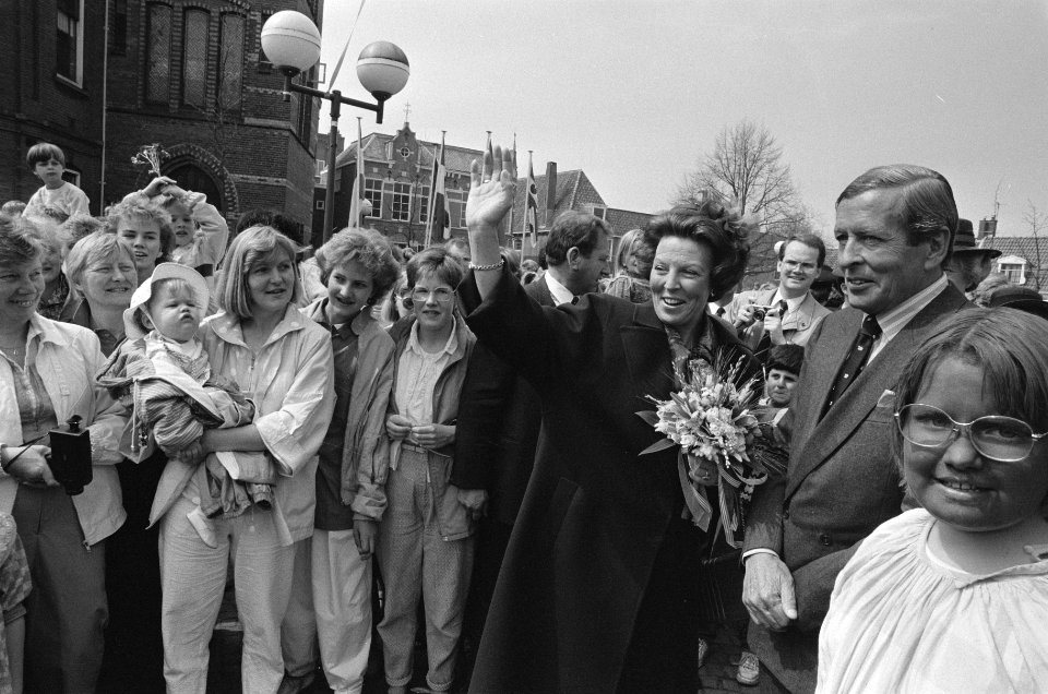 Koningin Beatrix en Prins Claus op Nationale bevrijdingsmanifestatie in Leeuward, Bestanddeelnr 933-6486