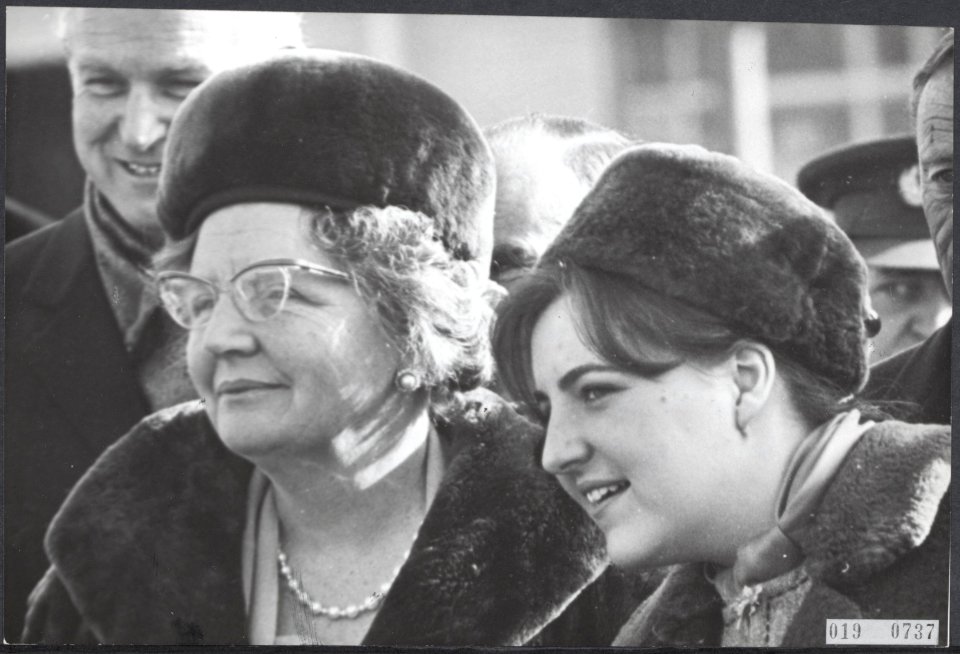 Koningin Juliana en Prinses Margriet, nadat ze van Prinses vertrekt., Bestanddeelnr 019-0737