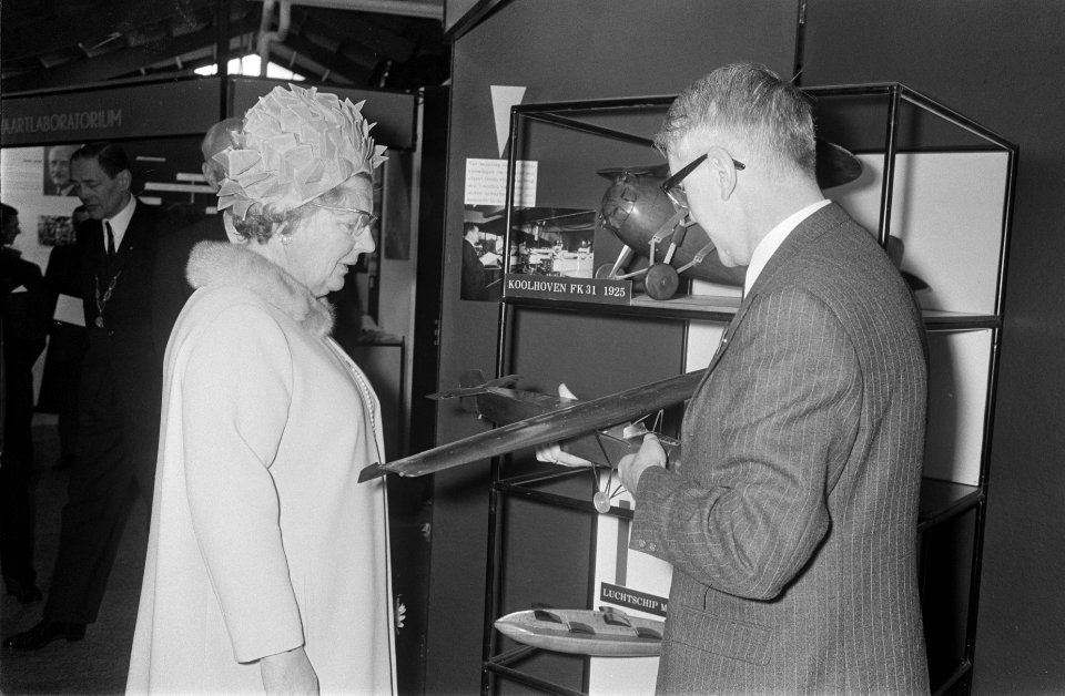 Koningin Juliana herdenking 50 jarig bestaan vh Nationaal Lucht- en Ruimtevaart, Bestanddeelnr 934-6514