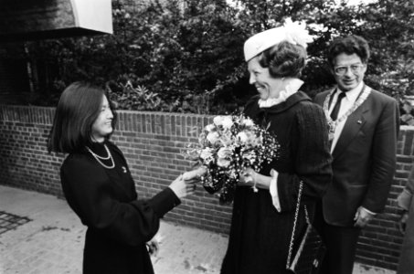 Koningin Beatrix bij jubileumbijeenkomst t.g.v. 75-jarig bestaan vh Kon. Instit, Bestanddeelnr 933-3625