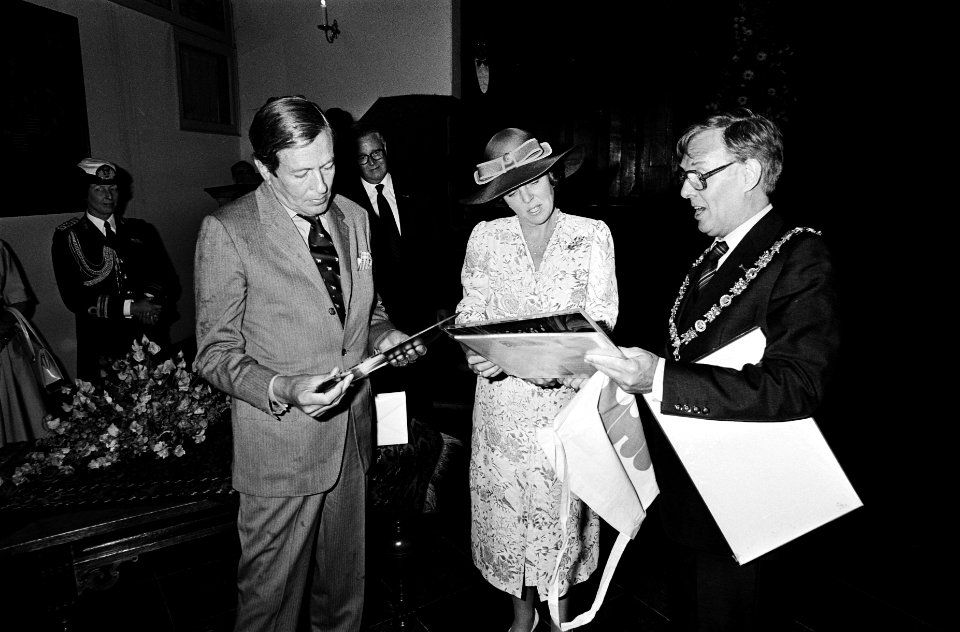 Koningin Beatrix en Prins Claus bezoeken Noord Holland ontvangst, Bestanddeelnr 930-9016