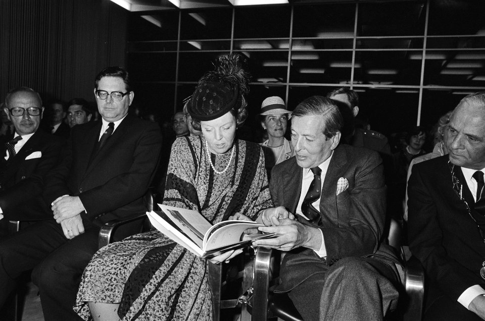 Koningin Beatrix en Prins Claus bij 50-jarig bestaan v de Stichting Nationaal Pa, Bestanddeelnr 933-3066