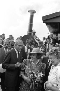 Koningin Beatrix en Prins Claus bij de opening van de NS-manifestatie Treinen d, Bestanddeelnr 934-4729