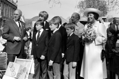 Koningin Beatrix en de prinsen in Lochem, Bestanddeelnr 932-5789
