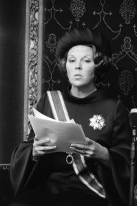 Koningin Beatrix leest haar eerste troonrede in de Ridderzaal, Bestanddeelnr 931-0213