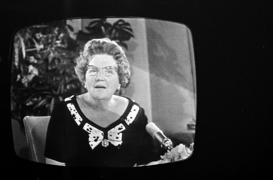 Koningin Juliana maakt de verloving op televisie bekend, Bestanddeelnr 917-9098