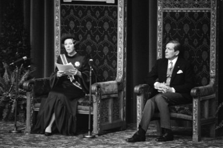Koningin Beatrix leest haar eerste troonrede in de Ridderzaal, Bestanddeelnr 931-0215