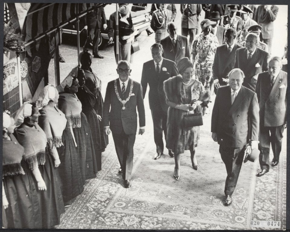 Koning Olav van Noorwegen, koningin Juliana en prins Bernhard wonen in het Kurha, Bestanddeelnr 020-0474