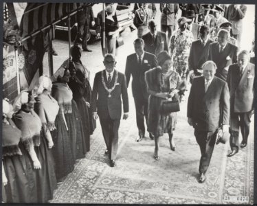 Koning Olav van Noorwegen, koningin Juliana en prins Bernhard wonen in het Kurha, Bestanddeelnr 020-0474