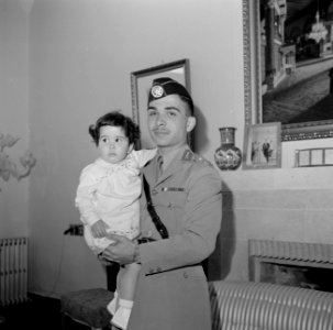 Koning Hussein met prinses Basma in het paleis, Bestanddeelnr 255-5068