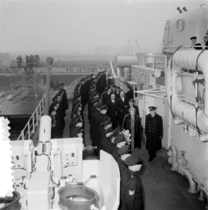 Koningin Juliana aanwezig bij het indienststellen van de kruiser Hr. Ms. De Ruy, Bestanddeelnr 906-1150
