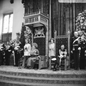 Koningin Juliana en prins Bernhard tijdens het uitspreken van de troonrede in de, Bestanddeelnr 919-5776