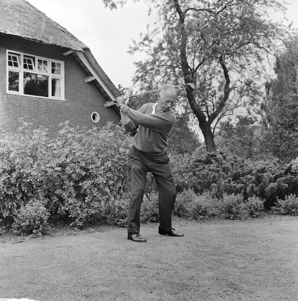 Koning Leopold in Eindhoven om mee te doen aan golfwedstrijden Koning Leopold v, Bestanddeelnr 915-2836