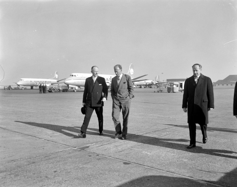 Koning Leopold en Prinses Rety uit New York op Schiphol, Bestanddeelnr 913-6557