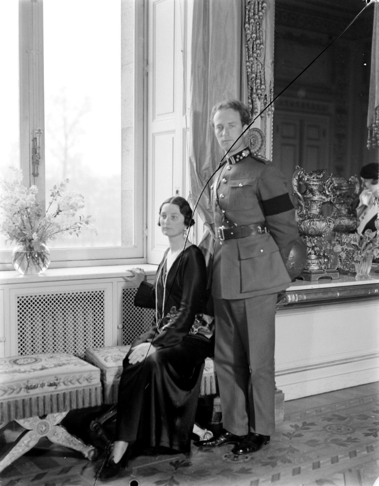 Koning Leopold III en koningin Astrid in hun paleis te Laken, Bestanddeelnr 252-1573
