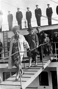 Koning Olav in Rotterdam, de Koninklijke gasten aan boord van de Norge, Bestanddeelnr 916-8684