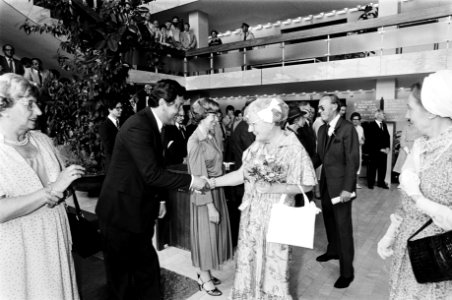 Koningin Beatrix, prins Claus, prinses Juliana en prins Bernhard wonen het Inter, Bestanddeelnr 930-8663