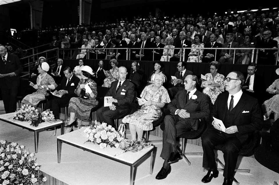 Koningin Beatrix, prins Claus, prinses Juliana en prins Bernhard wonen het Inter, Bestanddeelnr 930-8661