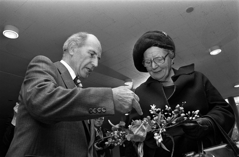 Koningin aanwezig bij viering 100 jarig bestaan landbouwonderwijs op Landbouwhog, Bestanddeelnr 928-4122