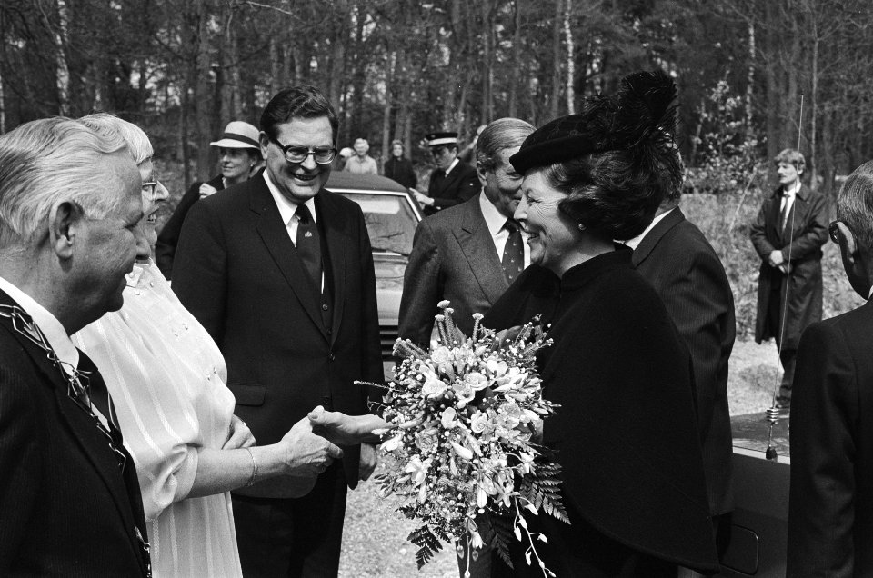Koningin Beatrix en Prins Claus bij 50-jarig bestaan v de Stichting Nationaal Pa, Bestanddeelnr 933-3065