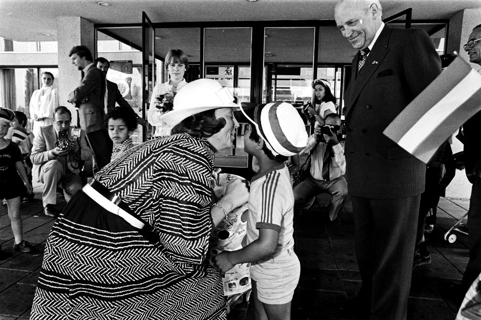 Koningin Beatrix, prins Claus, prinses Juliana en prins Bernhard wonen het Inter, Bestanddeelnr 930-8657