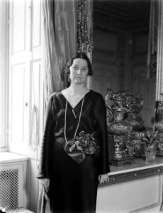 Koningin Astrid in het paleis te Laken, Bestanddeelnr 252-1576 photo