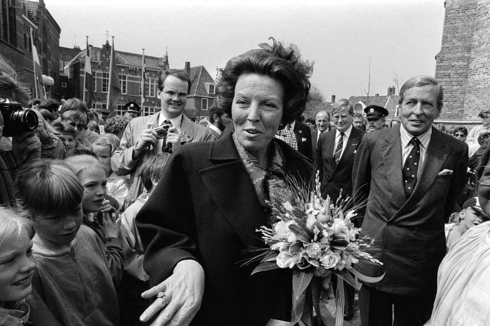 Koningin Beatrix en Prins Claus op Nationale bevrijdingsmanifestatie in Leeuward, Bestanddeelnr 933-6487