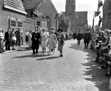 Koningin Juliana en Prinses Beatrix in Asten (Noord-Brabant) Klokkenspel Vierkon, Bestanddeelnr 904-6223