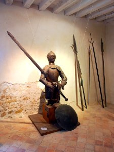 Knight armor at the donjon of the Château de Bazoges-en-Pareds, pic1