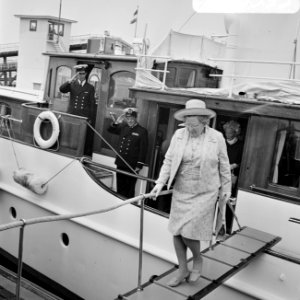 Koningin Juliana gaat van boord, Bestanddeelnr 922-5395