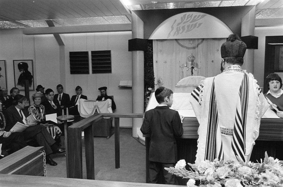 Koningin Beatrix bij inwijding nieuwe synagoge van Nederlands-Israëlitische geme, Bestanddeelnr 933-7759