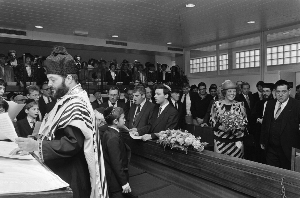 Koningin Beatrix bij inwijding nieuwe synagoge van Nederlands-Israëlitische geme, Bestanddeelnr 933-7758