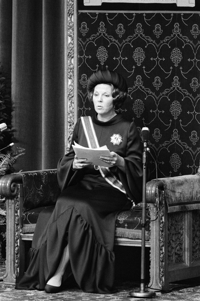 Koningin Beatrix leest haar eerste troonrede in de Ridderzaal, Bestanddeelnr 931-0217