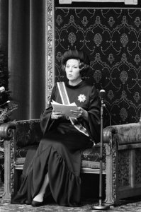 Koningin Beatrix leest haar eerste troonrede in de Ridderzaal, Bestanddeelnr 931-0217