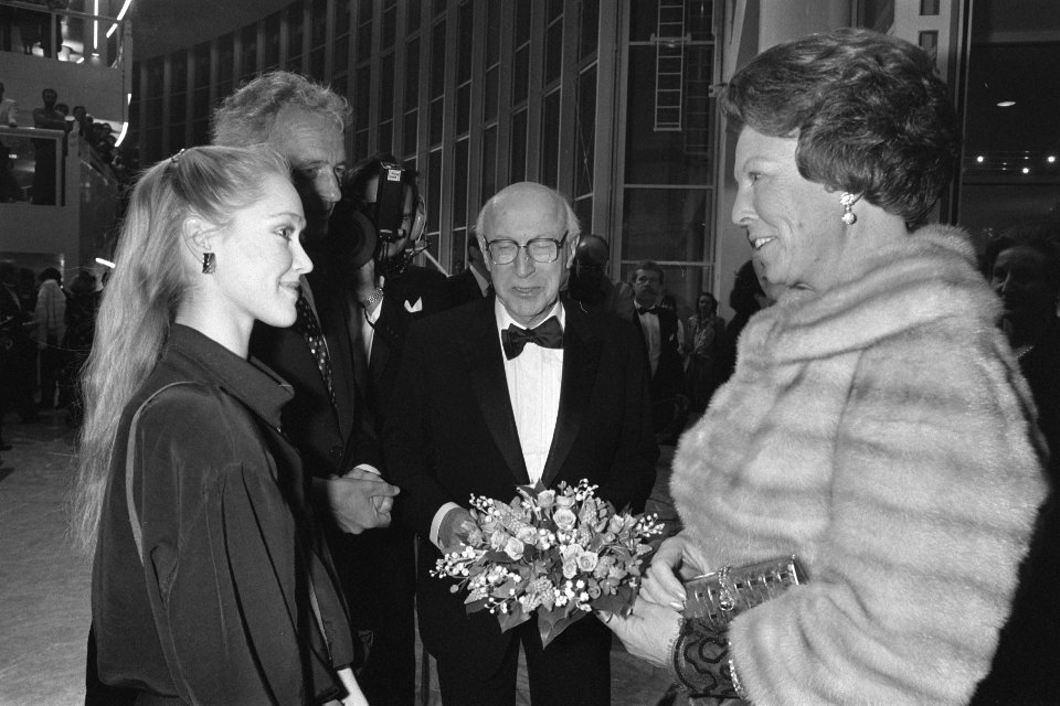 Koningin Beatrix bij 4e balletgala van Stichting Dansers Fonds79 in Amsterdam i., Bestanddeelnr 933-8668