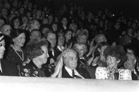Koningin Beatrix (l), filmregisseur Joris Ivens en zijn vrouw Marceline Loridan , Bestanddeelnr 934-3941