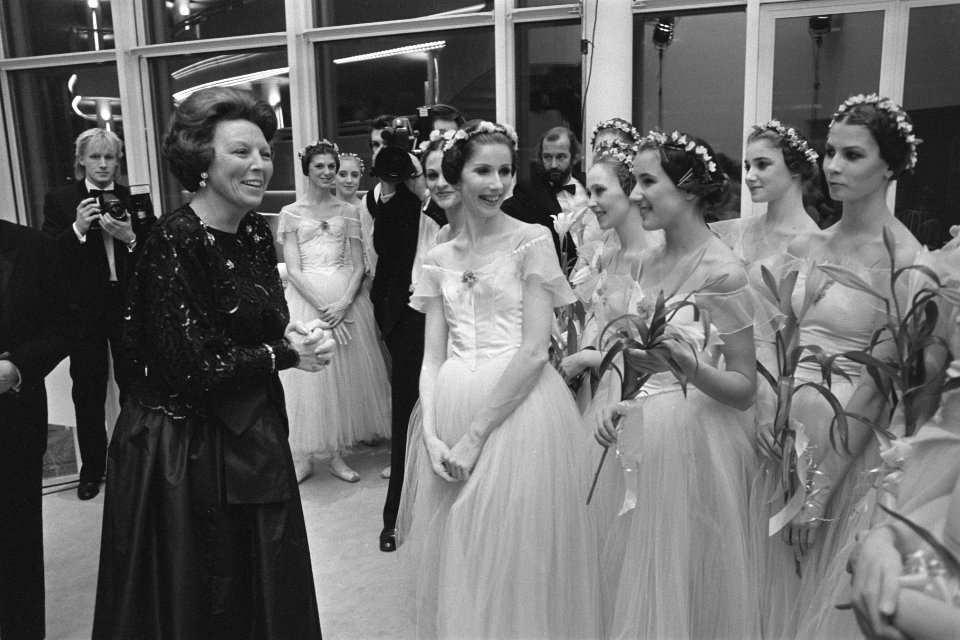 Koningin Beatrix bij 4e balletgala van Stichting Dansers Fonds79 in Amsterdam i., Bestanddeelnr 933-8667