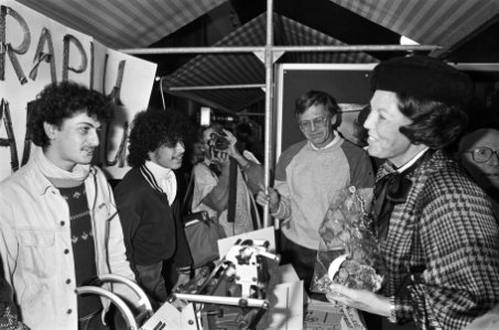 Koningin Beatrix bezoekt in Hengelo jongerenprojecten in het kader van Jongerenj, Bestanddeelnr 933-4962