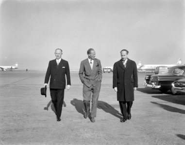 Koning Leopold en Prinses Rety uit New York op Schiphol, Bestanddeelnr 913-6559