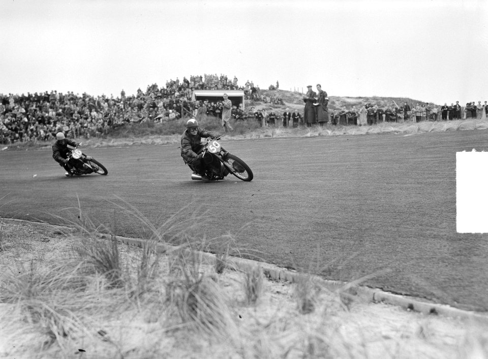 KNMV Races Zandvoort, 350cc Petch en Van Rijswijk, Bestanddeelnr 903-9484