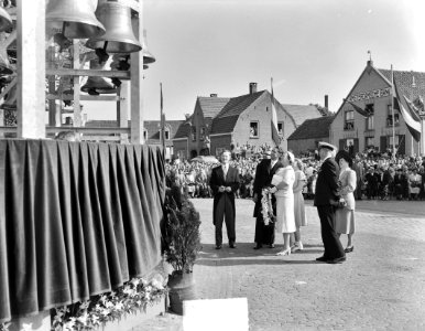 Koningin Juliana en Prinses Beatrix in Asten (Noord-Brabant) Klokkenspel Vierkon, Bestanddeelnr 904-6224