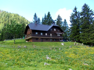 Koča na Grohatu pod Raduho 02